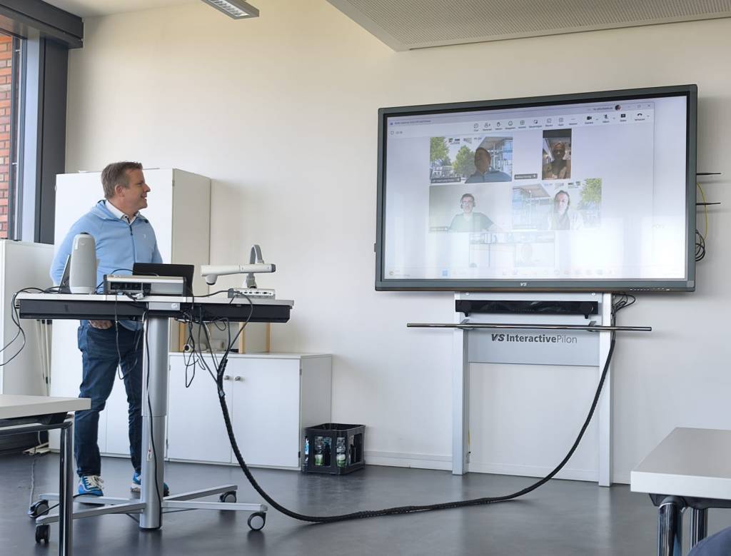 Prof. Dr. Claus Lang-Koetz leitet die Veranstalltung